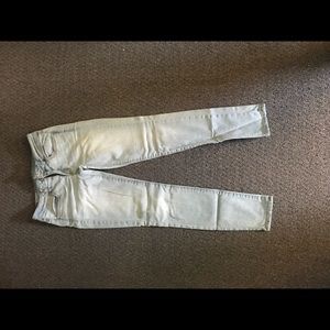 Light wash American eagle skinny jeans